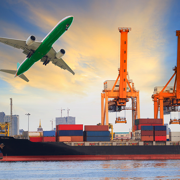 Carga aérea y marítima